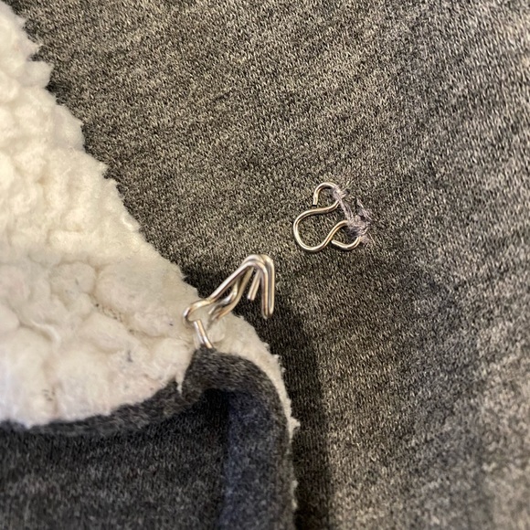 🌈 2/$15 Sherpa Wrap Sweatshirt - Picture 5 of 7